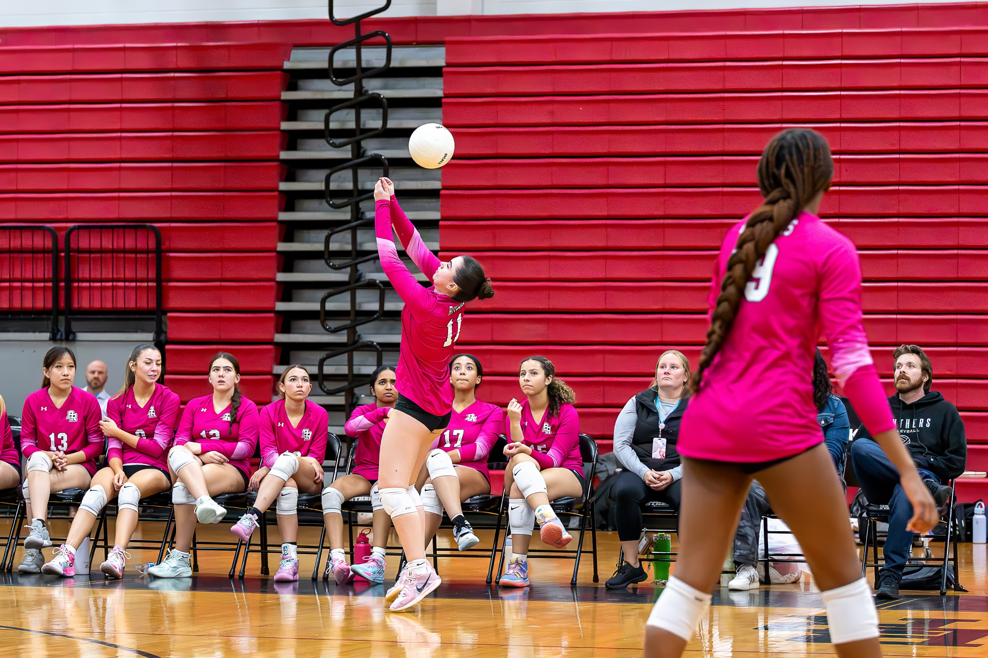 Setter makes a back-set decision under pressure